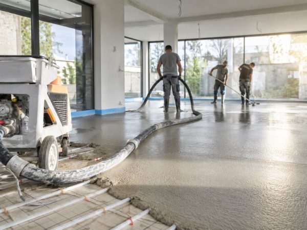 Execuție profesională de sapa mecanizata într-o construcție modernă din București