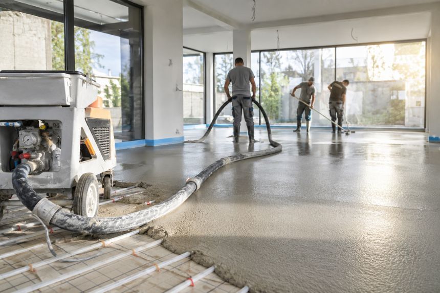Execuție profesională de sapa mecanizata într-o construcție modernă din București