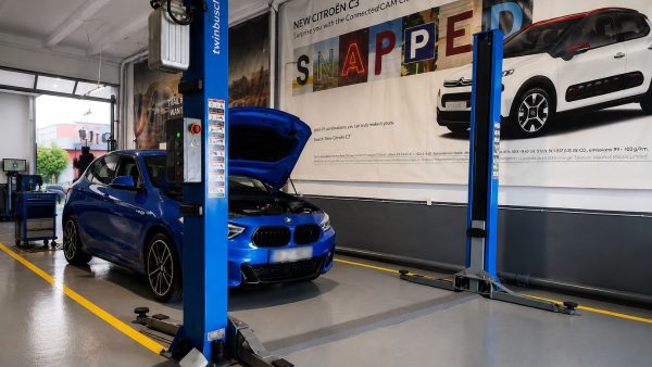 masina bmw in statie itp sector 5 bucuresti