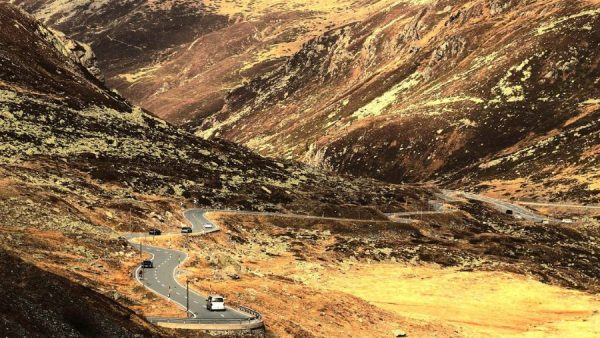 Cu motocicleta în Alpi: cele mai spectaculoase pasuri din Europa