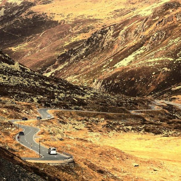 Cu motocicleta în Alpi: cele mai spectaculoase pasuri din Europa